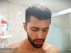 No hands water masturbation. Letting the stream of water fall on my big uncut latino cock until it makes me cum hands fr