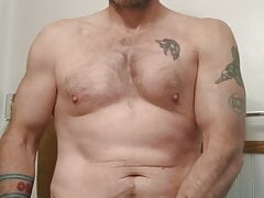 Muscle Bear CS Kodiak Jerks Big Cock Finishes With Huge Cum Shot