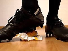 EXTREM CRUSHING CHEESEBURGER SOCCER SHOES SIZE 15