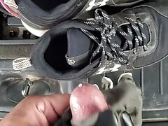in customer suv mechanic found softball gear and play with it