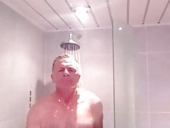 men shower