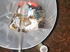 Master Ramon pisses in the trash can on the street with his hot cock, very horny. The bottle collectors will be happy.