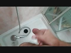 masturbation sous la douche