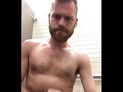 Bearded Hunk Wanks In A Public Bathroom! - musculoduro.com.br