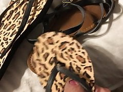 Cum on gf leopard flipflop sandals