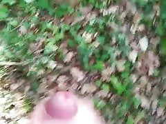 I'm jerking off in the forest for the first time !