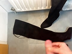 Covering MILFs high heels in cum, huge cumshot slowmotion