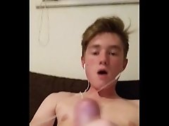 Horny Twink wanks off