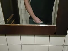 Quickly in the toilet at the bar