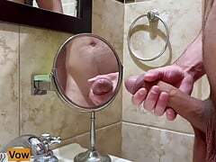 Cumming to the mirror a thick load
